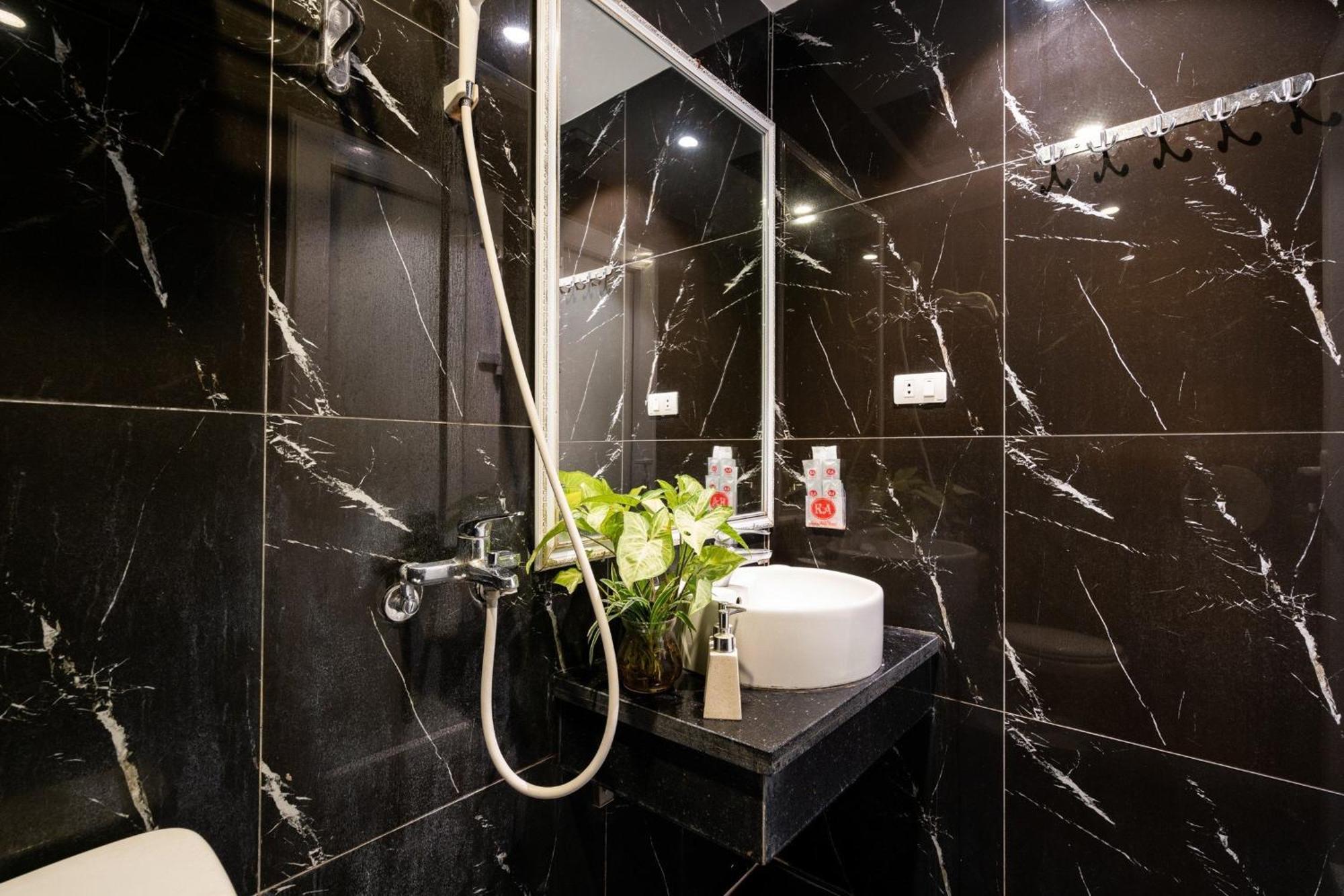 Kieu Anh Hotel - 81 Trung Kinh - By Bay Luxury Hanoi Eksteriør bilde