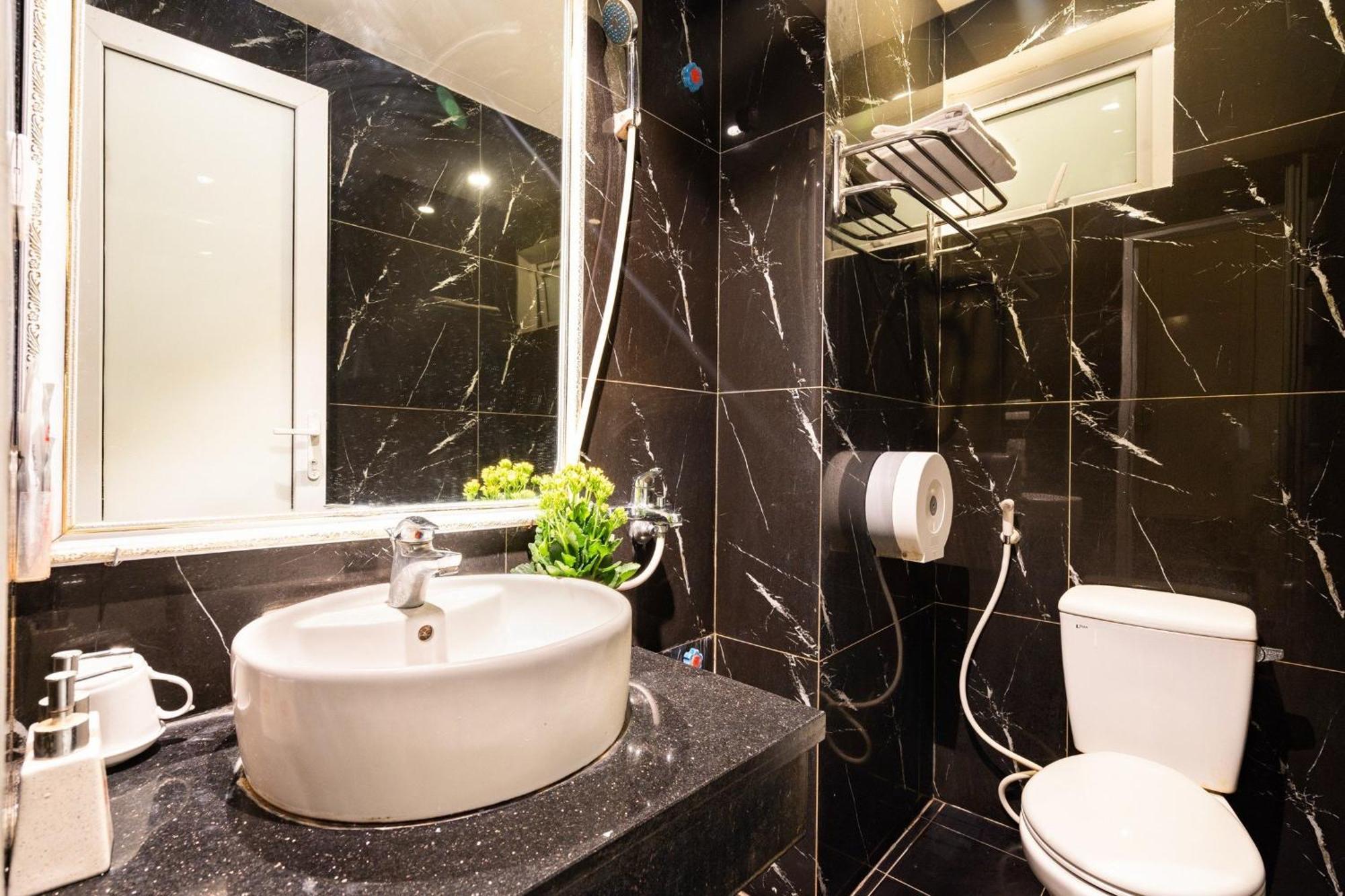 Kieu Anh Hotel - 81 Trung Kinh - By Bay Luxury Hanoi Eksteriør bilde